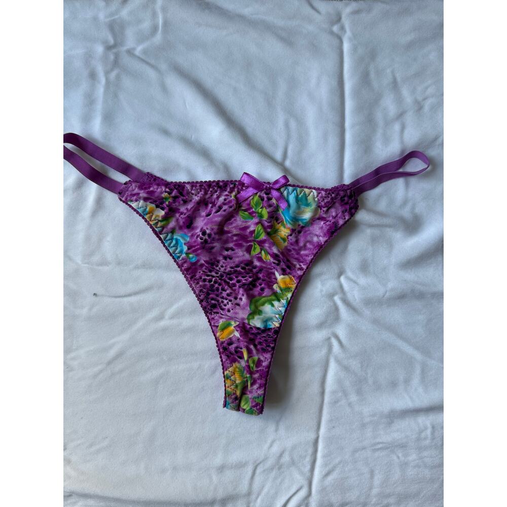 NWOT Bijou Intimates Purple Floral Lace Thong Panty – Size L